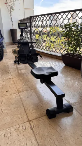 Remo À Base de Água MaxKare Ahead Waterrower - Preto