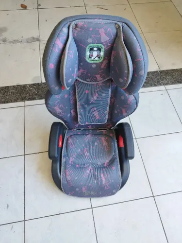 Cadeirinha e assento elevatório pra carro