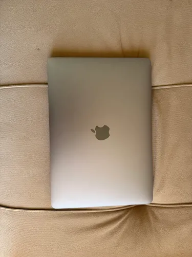 MacBook Pro 13? M2 (2022) | 8GB RAM | 256GB SSD | Excelente Estado