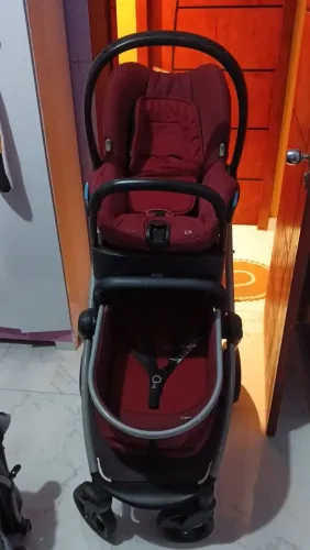 Carinho de bebe e bebe conforto