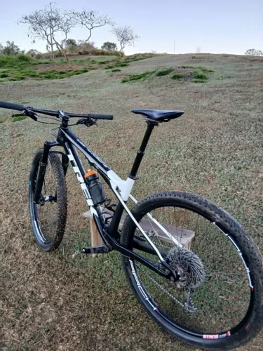 Quadro Trek Supercaliber 9.7 seminova (impecável), tamanho M/L, com Nota Fiscal e garantia