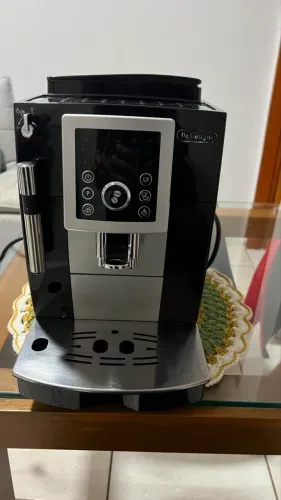 Cafeteira maquina expresso DeLonghi ECAM 23.210 automática magnifica com moedor