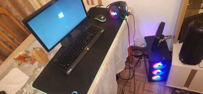 PC Gamer COMPLETO. (MONITOR, FONE, MOUSE, MOUSE PAD E TECLADO) SAIR RÁPIDO