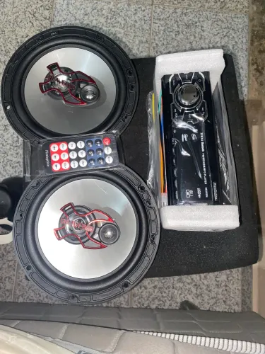 Rádio + dois auto falantes 