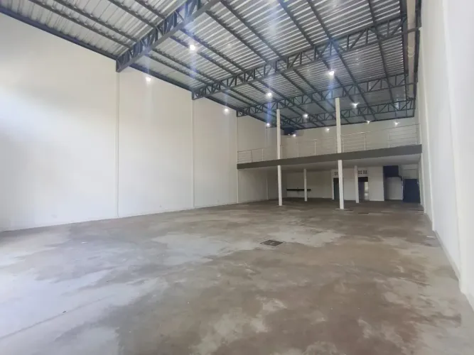 Galpão para aluguel possui 450 metros quadrados em Parque Amazônia - Goiânia - GO