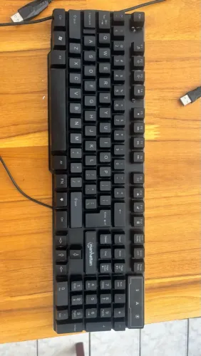 Kit Gamer: Teclado RGB Manhattan + Mouse Warrior Armory MO396