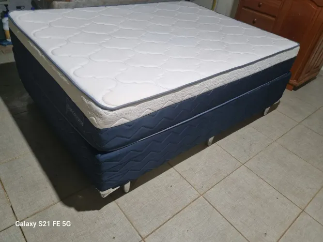 Cama Box casal colchão molas muito bem conservada ENTREGO
