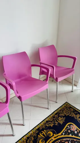 Cadeira rosa - 60 reais cada