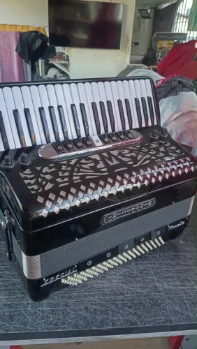 Acordeon Mengascini c/ cassoto 3+1 (divido em até 18x)