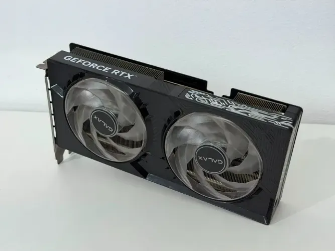 Placa de vídeo RTX 5070 12Gb Galax 2x
