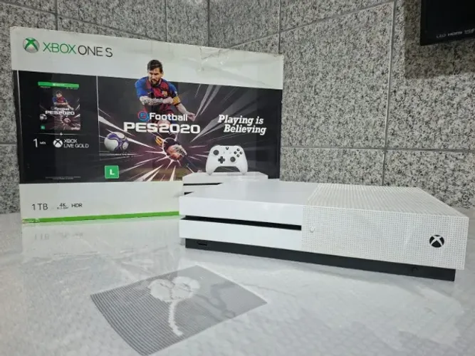 Xbox One S, 1 TB de armazenamento (sem controle)