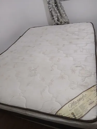 Vendo colchão Ortobom de casal  em ótimo estado 