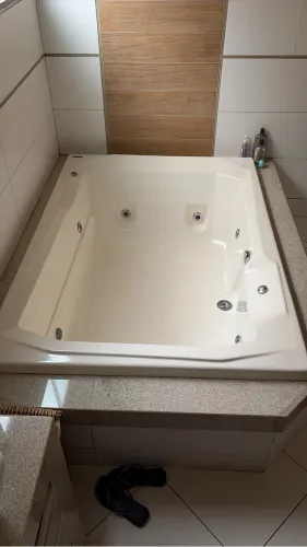 Banheira com hidromassagem