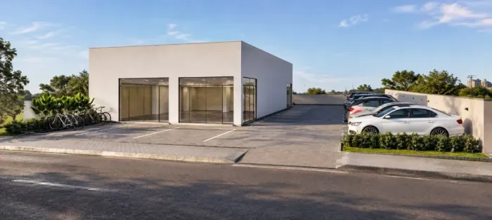 ÁREA COMERCIAL COM ESTACIONAMENTO PRIVATIVO NO CENTRO DE BALNEÁRIO CAMBORIÚ