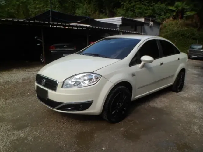 Fiat Linea Essence Dualogic 1.8 Flex 16V 4P 2015