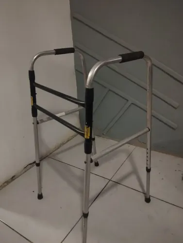 Andador articulável 