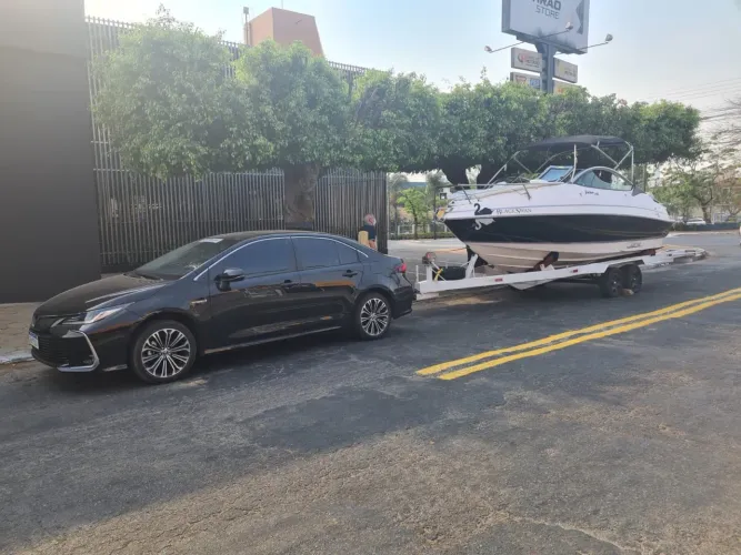Focker 230 cabinada 4.3 220 hp 2015