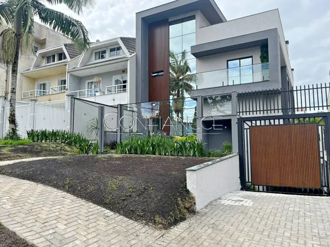Sobrado com 3 quartos a venda no Santo Inácio, Curitiba - PR | Confiancce Imóveis