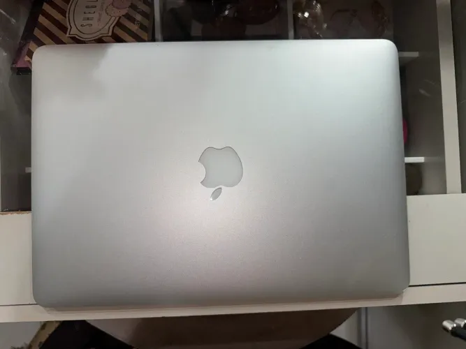 MacBook Air 13" Intel Core i5 | 8 GB RAM | 256GB | 2015