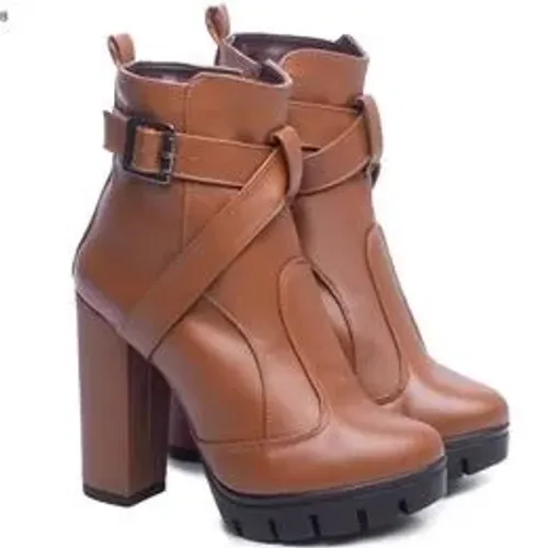 Bota feminina de couro caramelo - Tam 34