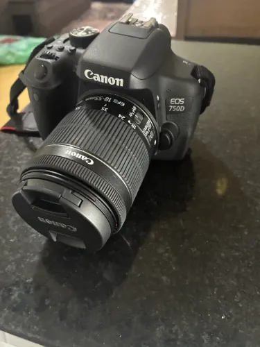 câmera canon eos 750D