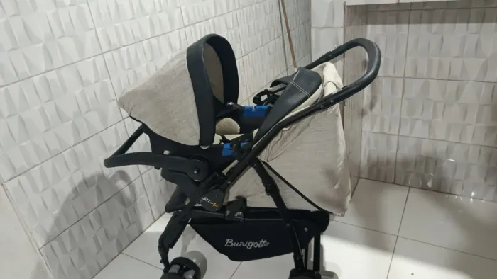 Carrinho de bebê + bebê conforto da Burigotto