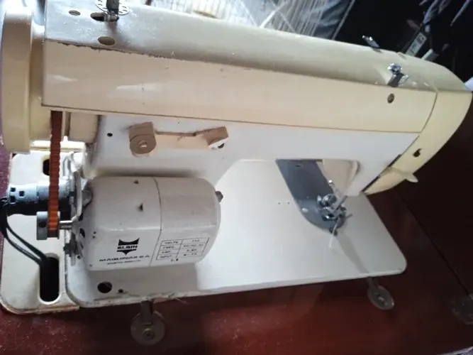 Vendo máquina de costura caseira da marca Elgin, reta no valor de 370.00