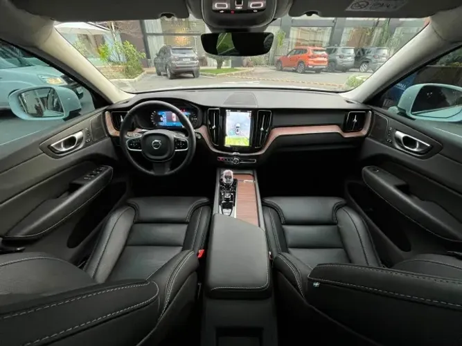 Volvo XC-60 T-8 Ultimate 2.0 AWD (híbrido) 2024