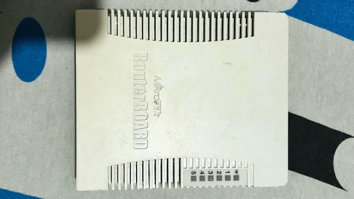 Roteador Sem Fio MikroTik RouterBOARD RB951Ui-2HnD 2,4GHz 5 Portas Ethernet PoE