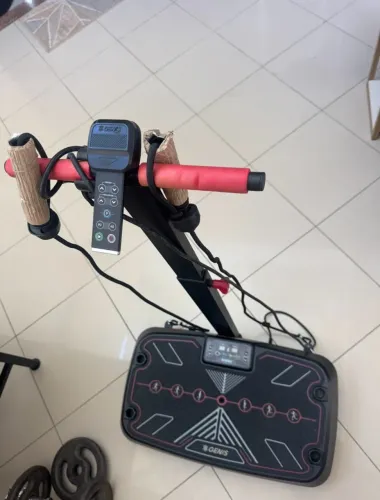 Vende-se plataforma vibratória da marca Genis.