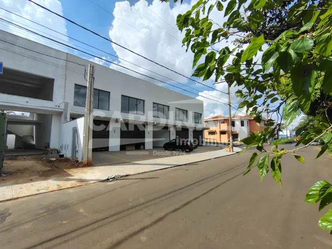 Sala Comercial com mezanino e banheiro acessível