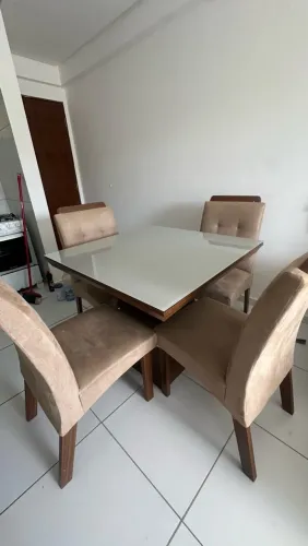 MESA 4 CADEIRAS PRA VENDER LOGO