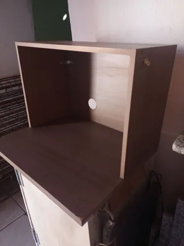 Suporte pra microondas.