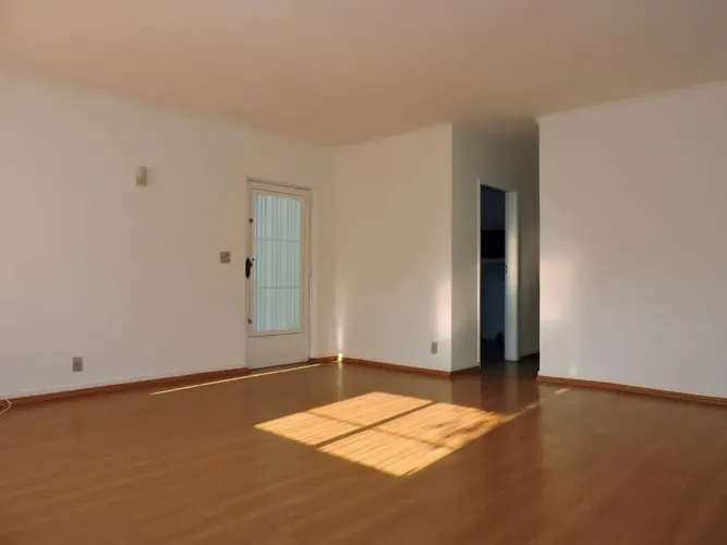 EXCENTE CASA TERREA com 187 metros - 3 DORMS - 1 SUITE - RESIDENCIAL Jardim da Glória - Co
