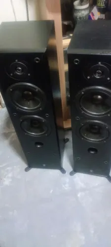 Duas caixas Yamaha exlente estado.