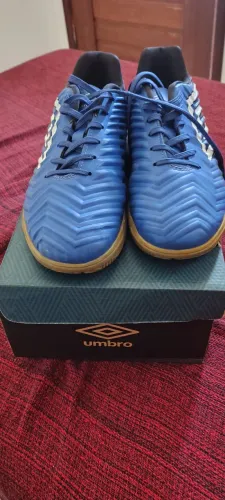 Chuteira society umbro