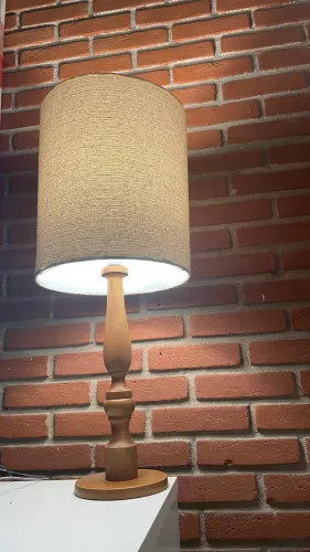 Lindo abajur de mesa