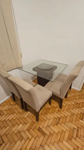 Mesa quadrada de vidro de jantar com 4 cadeiras