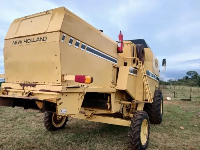 Colheitadeira New Holland TC57 1995/1996