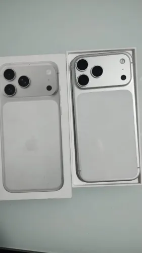 iPhone 17 pro max silver