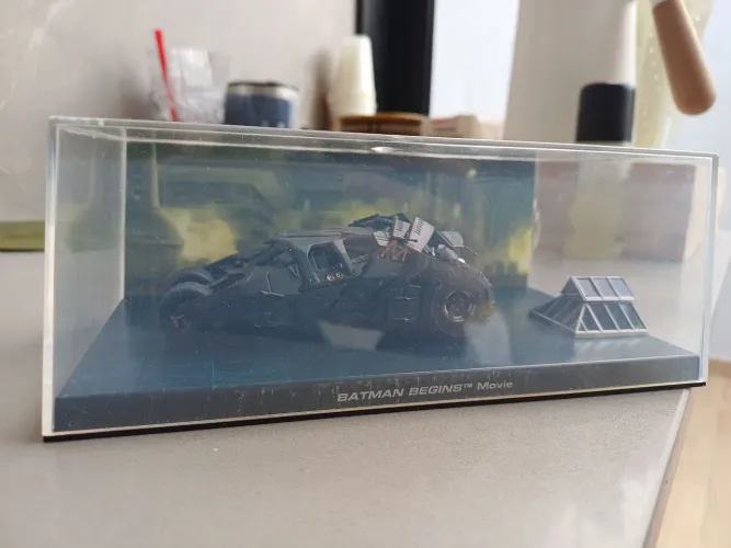 Miniatura Batmóvel Tumbler (Batman Begins) - Escala 1:43 Eaglemoss