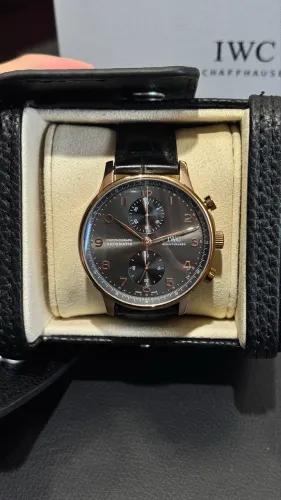IWC Portuguese Chronograph Automatic Rose Gold - Mostrador Cinza - Estado de Novo