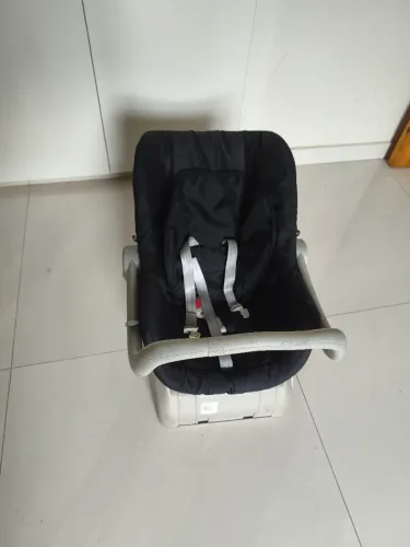 Bebe conforto+ base veicular Galzerano. Falta a capota e uma almofadinha.