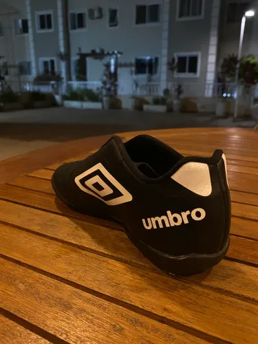 Chuteira umbro