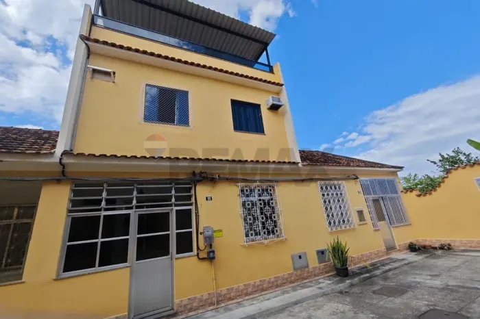 Casas de Vila Modernizadas com Placa solar na Avenida Londres - Bonsucesso 160m2