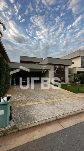 Casa Térrea no Jardins Valência., 3 Suítes, 212,16 m² de área construída. 5 minutos do Fla