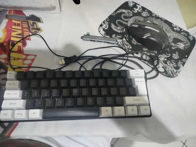 Kit mobilador , novo , só foi usado 4 vezes teclado e mouse RGB , só não tem suporte