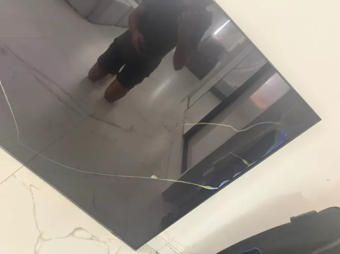 TV Samsung 70 pol - Liga - Tela trincada sem imagem (linha na tela) - Para peças/conserto