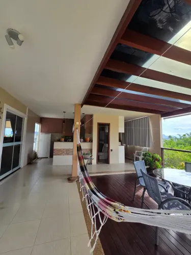 Casa com 4 quartos e área gourmet privativa