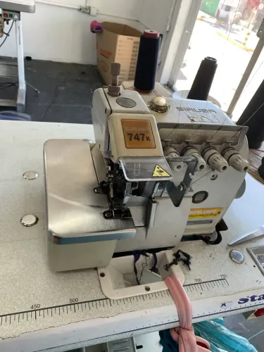 Máquina de Costura Overlock Siruba